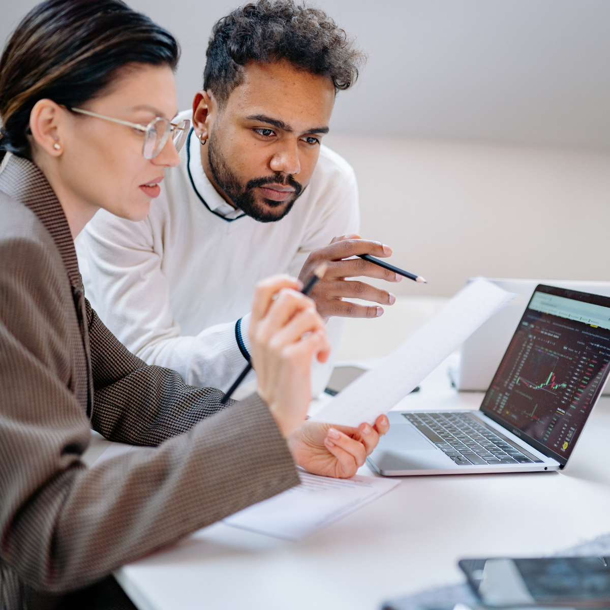 Edge-to-Enterprise Analytics: Connecting Industrial Data for Smarter Operations